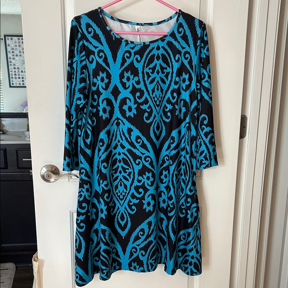 Chic Long Sleeve Black and Blue Pattern Short Dress with Pockets